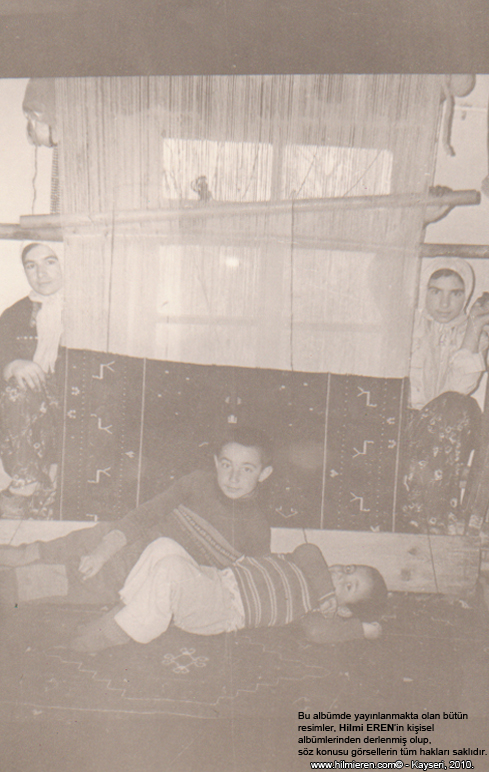 Halı Dokuyan ve Yan Gelip Yatan Kardeşlerim, Yahyalı, 1977.